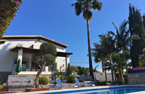 Coin Villa | Impresionante villa privada con hermosa piscina, jardines y vistas.