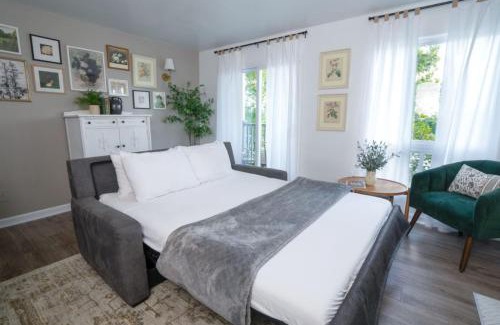 North Capitol Casa | Stunning Riverfront Getaway in Downtown Nashville