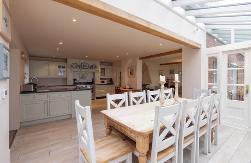 Woodbridge Casa | Stunning Riverside Cottage with Breathtaking Views, 1 mile from Snape Maltings