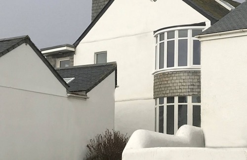Porthleven Apartamento | Stunning sea view 2 bed apartment at Porthleven - a stone's throw from the beach