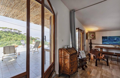 Camogli Apartamento | Stunning Sea View Apartment With Terrace in Camogli by Wonderful Italy