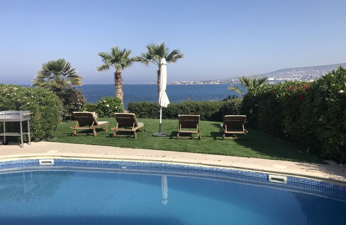 Kissonerga Villa | Impresionante villa frente al mar de 2 dormitorios con piscina privada