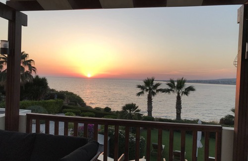 Kissonerga Villa | Impresionante villa frente al mar de 2 dormitorios con piscina privada