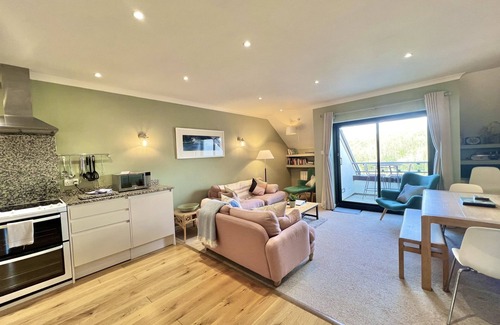 Maenporth Apartamento | Stunning Seaview Cornwall Apartment with Heated Pool, Sauna, Jacuzzi and Tennis