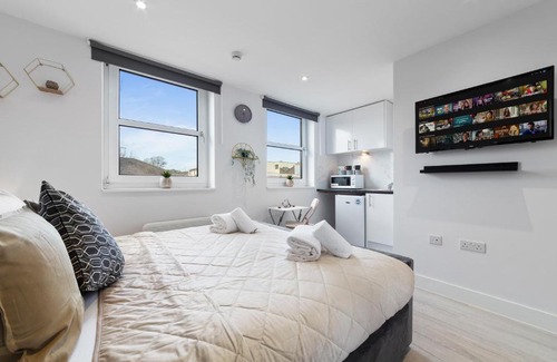 Penge Apartamento | Stunning Serviced Room Crystal Palace London SE20