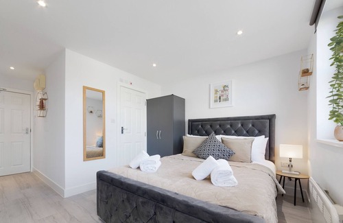 Penge Apartamento | Stunning Serviced Room Crystal Palace London SE20