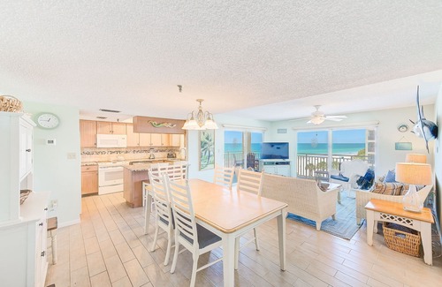 Redington Shores Condominio | Impresionante, espacioso y cómodo condominio frente a la playa en el Golfo de Mexic