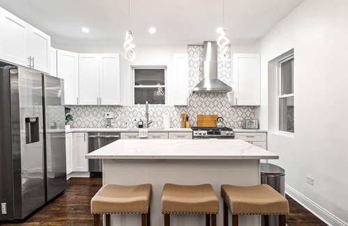 Cragin Casa | Stunning & Spacious 7BD Home with garage!