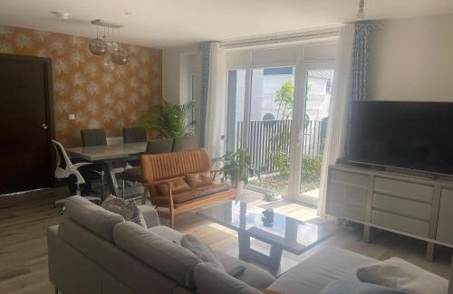 Botwell Casa | Stunning Spacious Double Room in a Modern shared Flat
