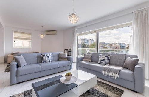 Tower Road Apartamento | Stunning - SunnySide 3-Bedroom