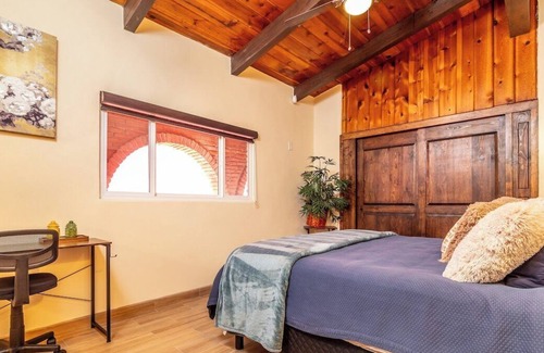 San Antonio del Mar Cama Y Desayuno | Stunning sunsets|Close to Beach|fireplace|Wi-Fi