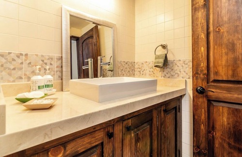 San Antonio del Mar Cama Y Desayuno | Stunning sunsets|Close to Beach|fireplace|Wi-Fi