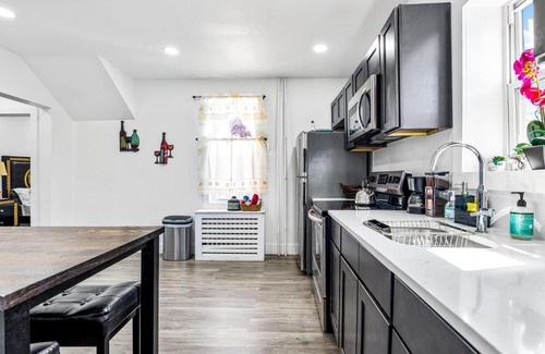 Delair Apartamento | Stunning Tacony 2bd - Private Parking