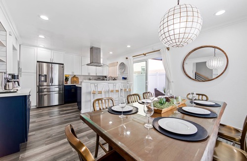 Huntington Beach Condominio | Stunning Townhome ❤️ Steps2 Beach 🏖, Luxury ⭐️, Fire Pit, E-bikes 🚲, Pets ok🐾