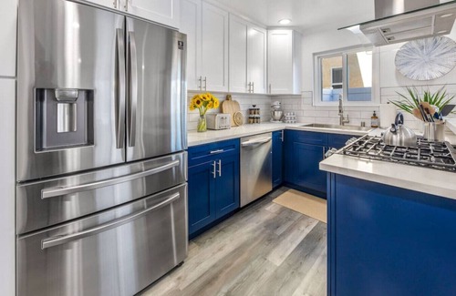 Huntington Beach Condominio | Stunning Townhome ❤️ Steps2 Beach 🏖, Luxury ⭐️, Fire Pit, E-bikes 🚲, Pets ok🐾