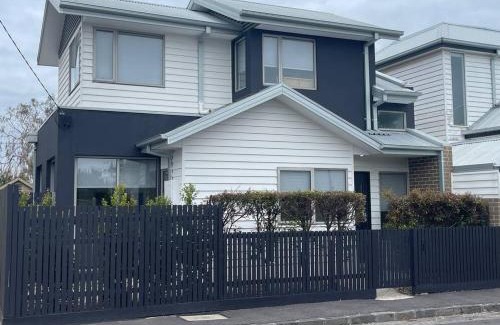 Melbourne Casa | Stunning Townhouse - 12 min CBD