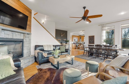 Nellysford Casa | Stunning Views, Hot Tub, Impeccable Design