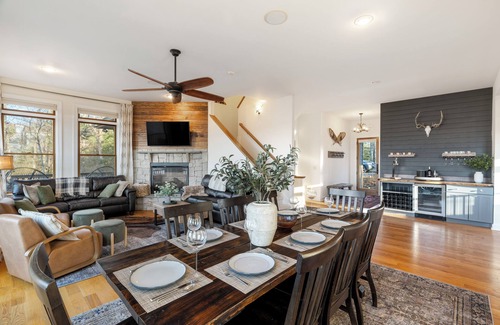 Nellysford Casa | Stunning Views, Hot Tub, Impeccable Design