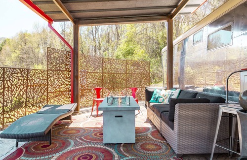 Weaverville Casa | Stunning View. Romantic Airstream, Sauna, Fire Table, Hot Tub, Cold Plunge