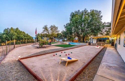 Ahwahnee Casa | Stunning views with pool, spa, gold panning, firepit, game court and BBQ