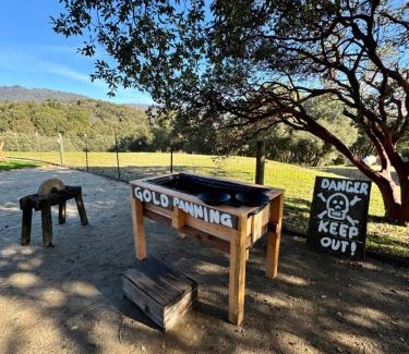 Ahwahnee Casa | Stunning views with pool, spa, gold panning, firepit, game court and BBQ