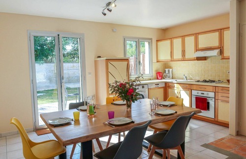 Denneville Casa | Maravillosa casa de vacaciones para 6 personas con WIFI, TV, terraza y mascotas permitida