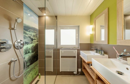 Vielsalm Casa | Maravillosa casa de vacaciones para 4 personas con piscina, WIFI, TV, terraza y aparcamiento