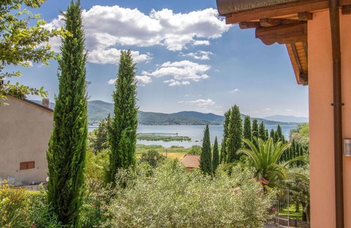 Magione Villa | Preciosa casa de vacaciones con bañera de hidromasaje, WIFI, A/C, piscina privada, TV y patio