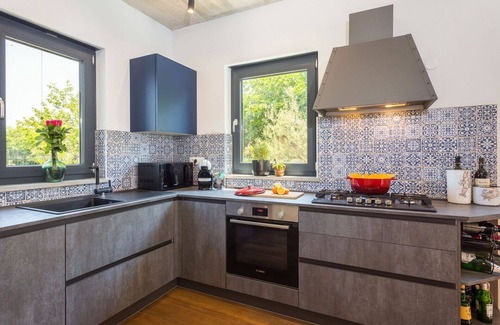 Vrznaveri Casa | Maravillosa casa de vacaciones con piscina privada, WIFI, A/C, TV, terraza y mascotas permitida