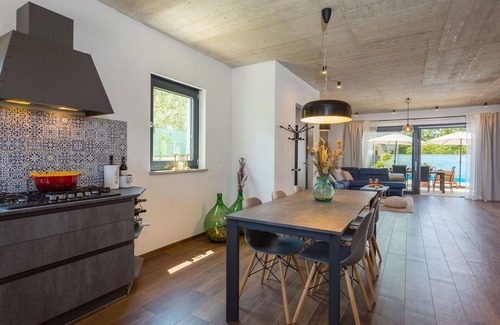 Vrznaveri Casa | Maravillosa casa de vacaciones con piscina privada, WIFI, A/C, TV, terraza y mascotas permitida