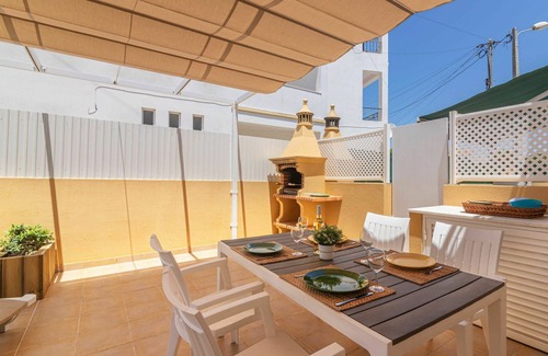 Pera Casa | Estupenda casa de vacaciones para 6 personas con piscina privada, WIFI, A/C, TV y balcón