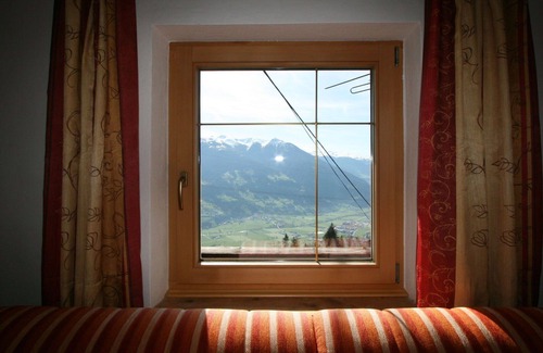 Fuegenberg Villa | Maravillosa casa de vacaciones para 4 personas con TV, patio y mascotas permitida