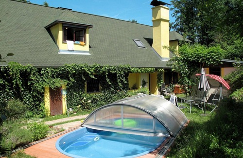 Holubovska Basta Villa | Estupenda casa de vacaciones para 6 personas con piscina privada, WIFI, A/C, TV y patio