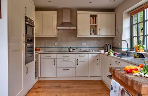 Kingham Casa | Estupenda casa de vacaciones para 6 personas con WIFI, piscina