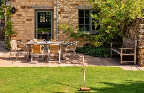 Kingham Casa | Estupenda casa de vacaciones para 6 personas con WIFI, piscina