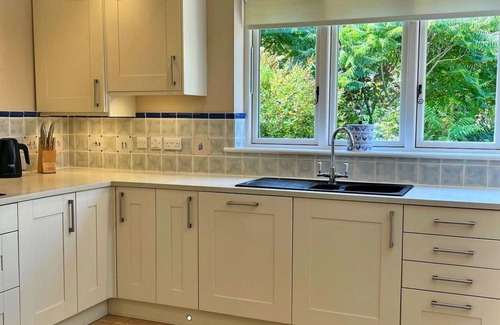 Kingham Casa | Maravillosa casa de vacaciones para 6 personas con piscina, WIFI y mascotas permitida