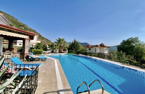 Fethiye Villa | Impresionante Villa en perfecto estado, piscina de 100m2 y Wi-Fi para familias