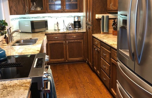 Camano Island Casa | Vistas desde la casa, bañera de hidromasaje, cubiertas y cancha de deportes! Canoa, kayak incluido.