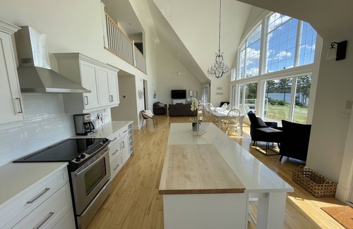 French River Casa | Stunning Waterfront Property With Hot Tub & Outdoor Dining