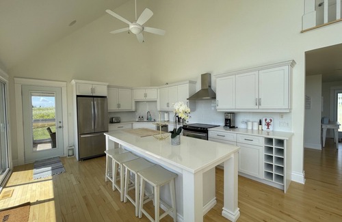 French River Casa | Stunning Waterfront Property With Hot Tub & Outdoor Dining