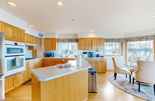 Shelton Casa | Stunning waterfront home offering breathtaking canal views