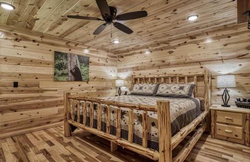 White Oak Lodge Casa | Stunning32 with Free Tickets to Dollywood,Anakeesta,Aquarium,Ziplining&MoreBeds on main level