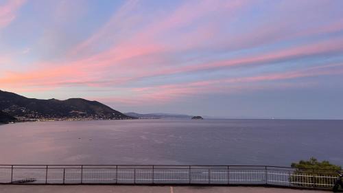 Laigueglia Apartamento | Stupenda vista mare a Laigueglia con posto auto