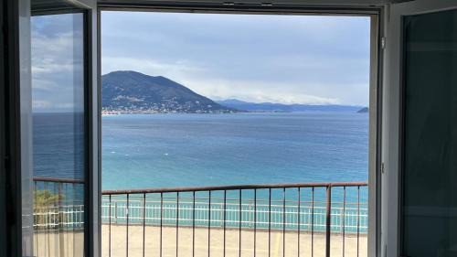 Laigueglia Apartamento | Stupenda vista mare a Laigueglia con posto auto
