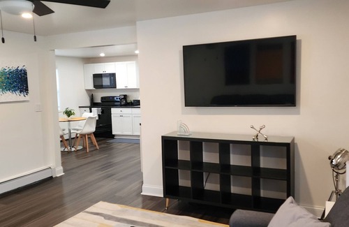 Ishpeming Apartamento | Style-Ish 2 bed lower with all season sun room