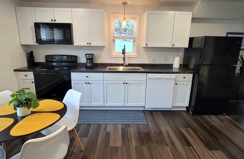 Ishpeming Apartamento | Style-Ish 2 bed lower with all season sun room
