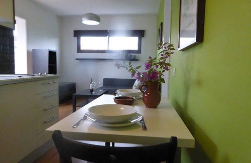 Villaverde Villa | Elegante villa de 4 dormitorios con piscina climatizada, chorros de baño, WiFi y apartamento de una cama.