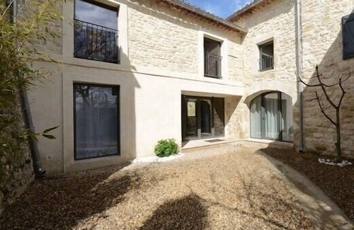 Garrigues-Sainte-Eulalie Casa | Casa de carácter + jardín y pisc, renovación contemporánea