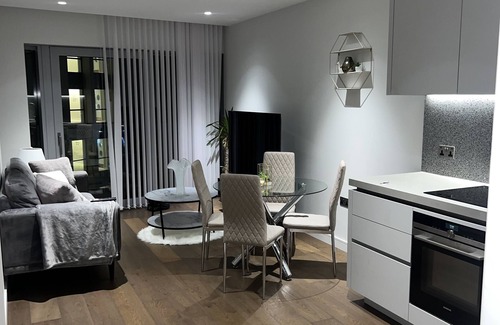 Peninsula Apartamento | Stylish 1-bed Apartment in London