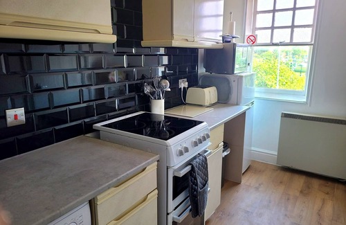 Prestatyn Apartamento | Stylish 1-bed dog-friendly flat with lovely views & 5 mins walk to town & beach!